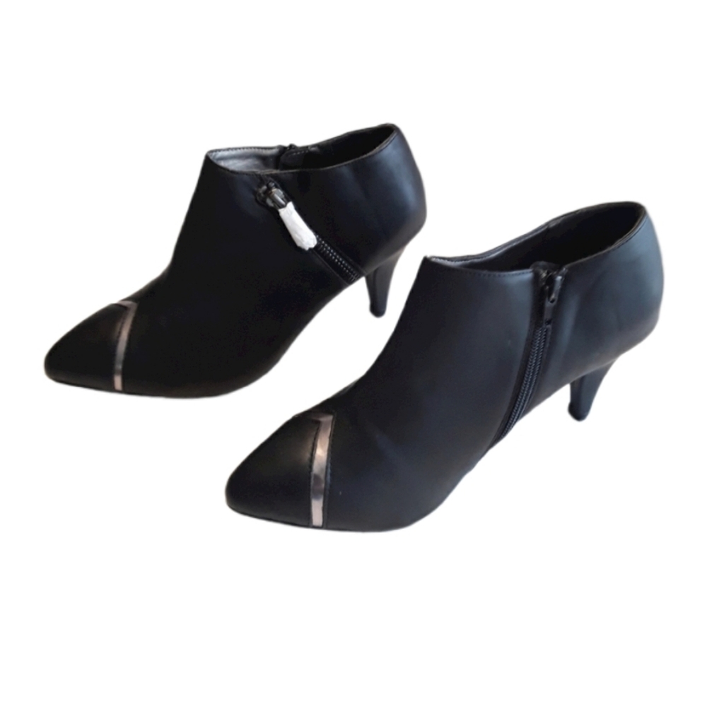 Avon Cushion Walk Black Booties NWOT sz 8